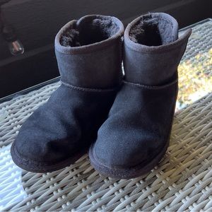 Big Kids UGG, Size 4